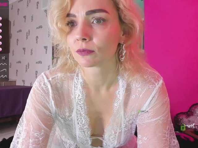 Fotografie -Sweet-Lady- Hi, I'm Vlada. Bring me to orgasm. Lovense from 2 tokens. Favorite vibration 70 tokens. Random 50 tokens. Try your luck.