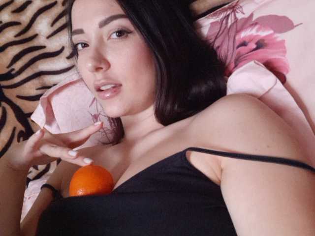 Fotografie -YUMMY-XS If you like me very much - 110, show chest - 89, butt in panties to stand (5 min) - 99 show tongue 22 tok show bare feet 33 suck dick 75
