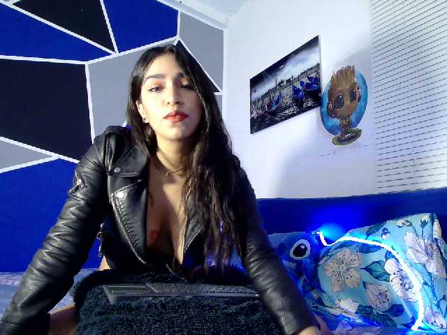 Fotografie AlexaHottie #​latina #​cumshow #​squirt ​LatinaHot Girl Want to play whit Dildo