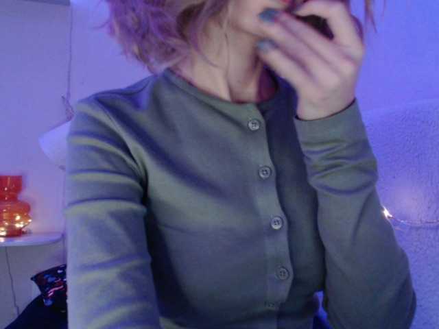 Fotografie Alisa-Nora hi im Alisa * favorite vib 25 50 88 181* when i feeel good -you will see me naked and squirt* want me 69*show face 77* snap 888*