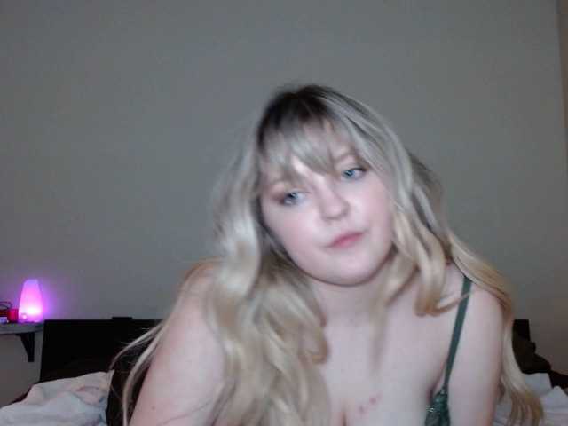 Fotografie AlisaSnow Who wants this YOUNG SLUT to call them DADDY! 5000 cum show!
