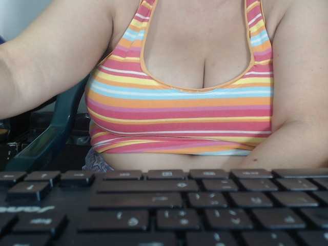 Fotografie ARDIMATURESEX #bbw #bigbelly #bigboobs #grandmother Lovense Lush : Device that vibrates longer at your tips and gives me pleasures #lovense