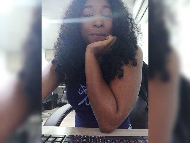 Screenshot di trasmissione AshantiJones
