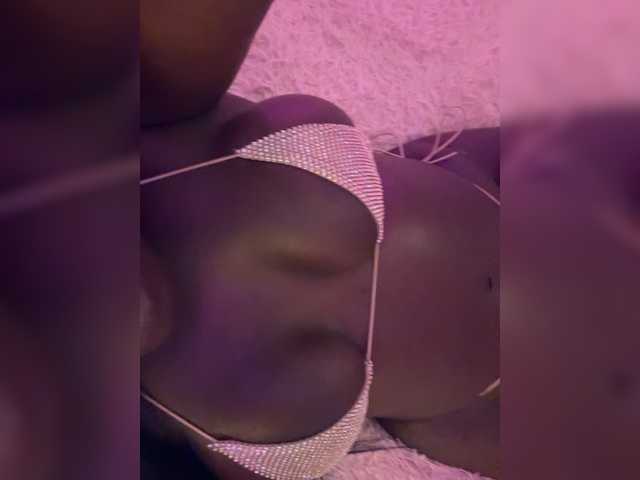 Screenshot di trasmissione AshleyebonyX