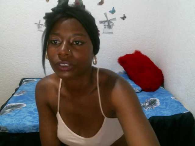 Fotografie Blackrosess15 Hi guys, today I'm horny, I want us to play for a while, if you want to talk with me, start with 2 tokens and we can talk about whatever you want, I get naked and masturbate120 token o pvt.500. (101500).