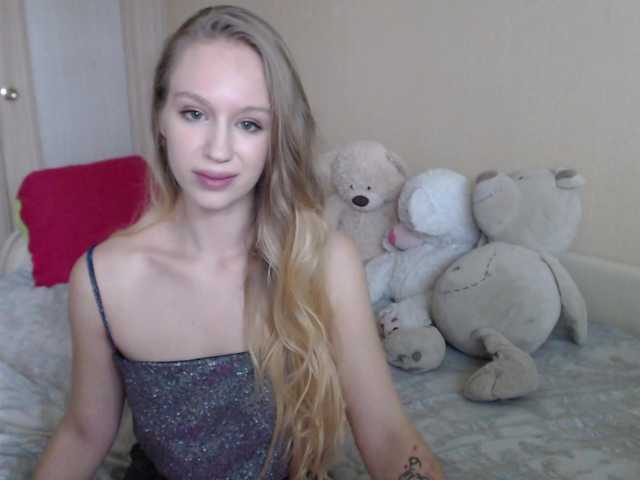 Fotografie BlondeAlice Hello! Im Alice, glad to see u here! Tip me for buzz my pussy! Take me in my pvt show first! Muah!