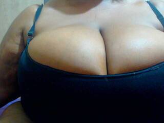 Chat video erotica bustytitsxx