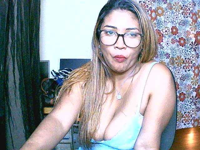 Fotografie butterfly007 hello guys ,lets play too hot,any flash 20tkn,twerk panty off 35tkn,naked 50tkn .squirt 100tkn,come to privat show for funny