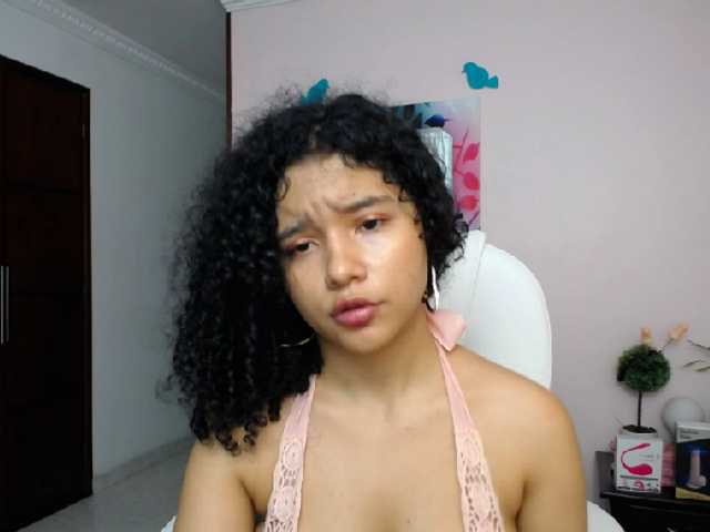 Fotografie Candy-Curvyn sing and dance with me daddy! - Goal is : make me happy #lovense #teen #feet #ahegao #cum