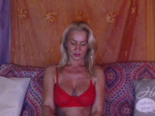 Fotografie candy12cane Strip Show in PVT! blonde #classy #sensual #show #private #oil #naked #bigboobs #c2c #talkative #tan
