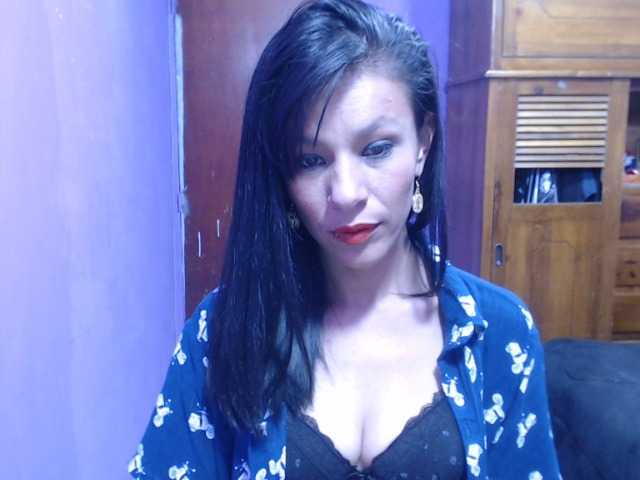 Fotografie carolinerebel Hello welcome to my room. This Latin wants to play with you
