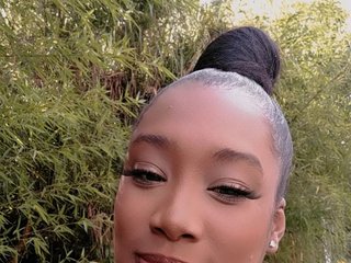 Chat video erotica Charlote-Millions