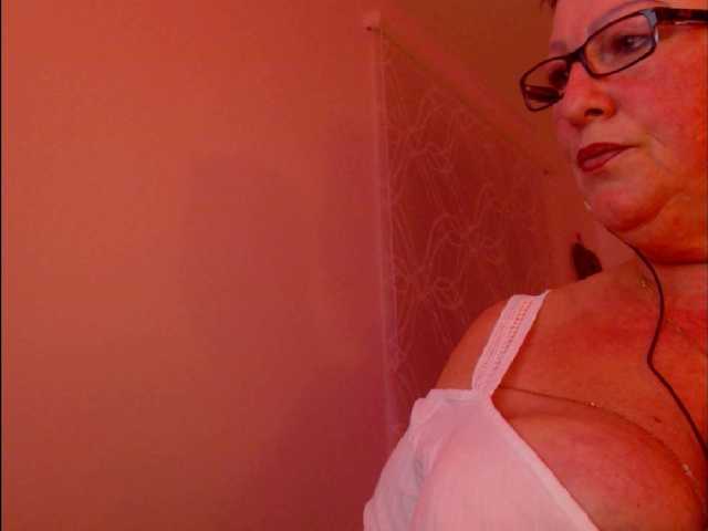 Fotografie Connyat99 Make Mistress Conny happy with the vibration 201 ultra high kiss tits flash 80 tips guys kiss only german here pm 20Domi 5 min steuern 200 tips