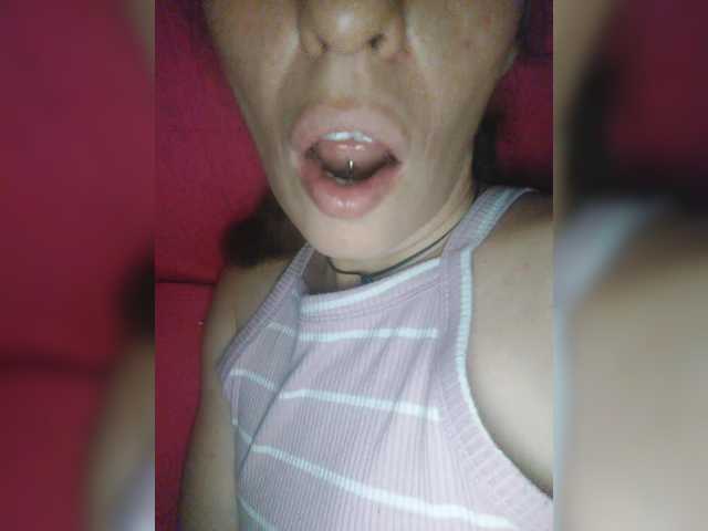 Fotografie CurlyHanna #horny#pircing#tongue#nipples#perfored#milf#