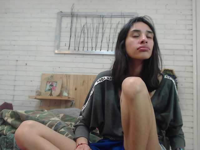 Fotografie Roxana_ let's have fun, I'll do a , come on guys 5 spankings on the ass , help do it babyy