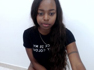 Fotografie daniielaa My pussy want some love// LOVENSE ON- make me wet wt ur tips guys// @reamain ride toy//at150 #sloopy #bj