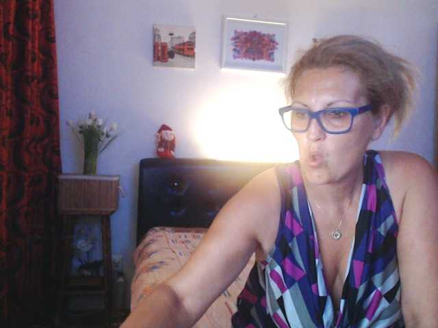 Fotografie Angel_Dm_Milf welcome guys♥let´s enjoy a good moment together, your tips make me undress and make me cum&squirt for you ;) For see tipmenu type /tipmenu #orgasm #squirt #bigboobs #lovense #bigass