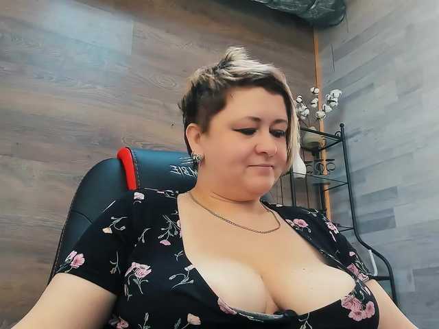 Fotografie Dolories #bigboobs#bigass#bbw#milf#curvy#feet#smoke#