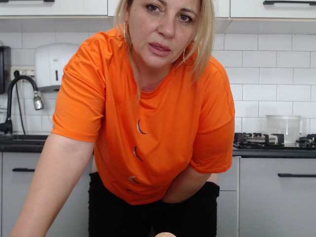 Fotografie EllaSwan #mommy#milf#mature#bigass#bigboobs# @total squirt at goal @total @sofar @remain