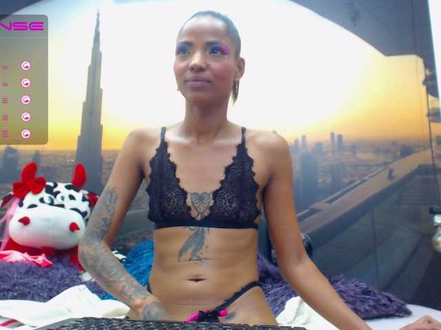 Fotografie emilyskinny loves today I have the anal lush I want you to make it wet to the maximum with your tips