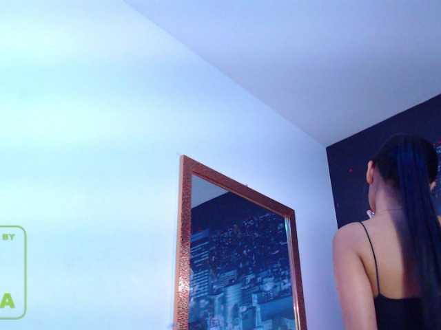 Fotografie hailyscot hello welcome to my living room #IamColombian #21years #brunette #longhair #naturalbody #single #height1.58 my god # blackeyes #smalltits