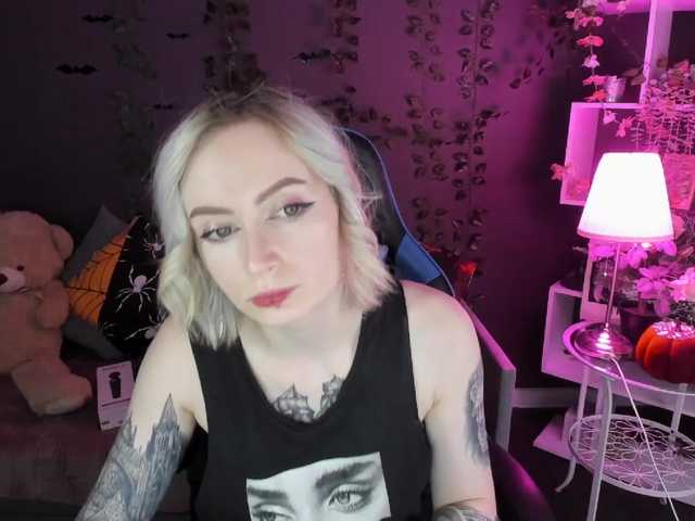 Fotografie HelenCarter lets play hehe :D tip menu and pvt open! #tattoo #blond #ohmibod #anal #french