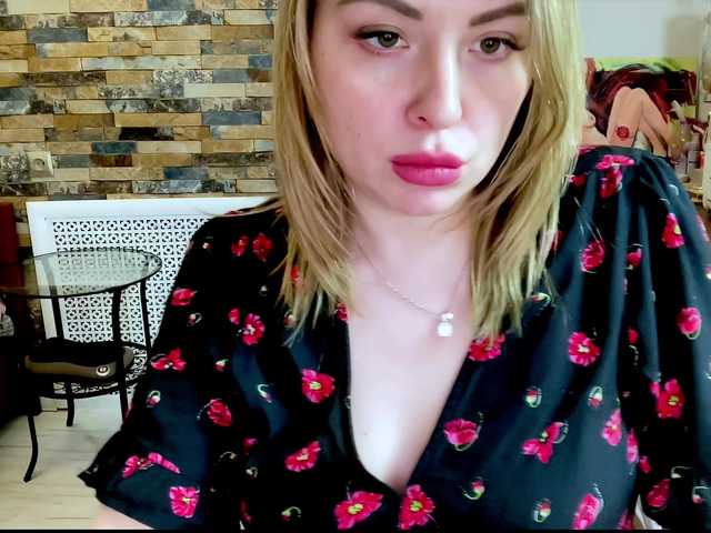 Screenshot di trasmissione HollyDoll