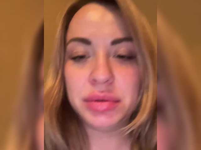 Screenshot di trasmissione HollyDoll