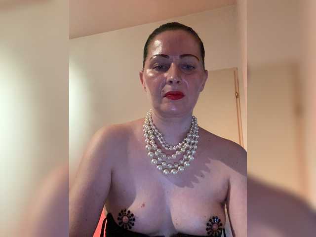 Fotografie hotlady45 Private Show!! Lick your lips - 20 Tokens Make me horny - 40 Tokens Massages the breasts - 60 Tokens Blow the dildo - 80 Tokens Massage nipples with a dildo - 65 Tokens