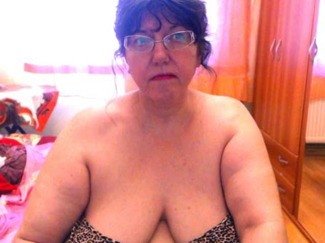 Screenshot di trasmissione HugeTitsXXX