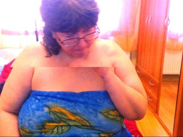 Screenshot di trasmissione HugeTitsXXX