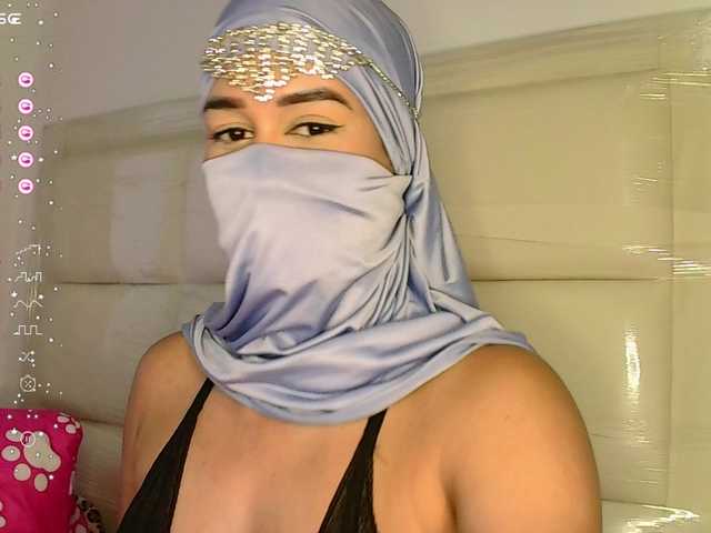 Fotografie kaalinda1 New Arab girl in this environment, shy but wanting to know everything that is related