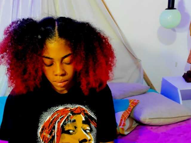 Screenshot di trasmissione KhloeVega