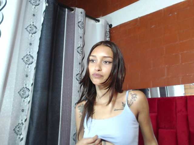 Fotografie Kimnberly #18 #skinny #redhead #petite #cute #natural #ebony #latina #anal #squirt Make me Wet and SQUIRT (888 Tokens)