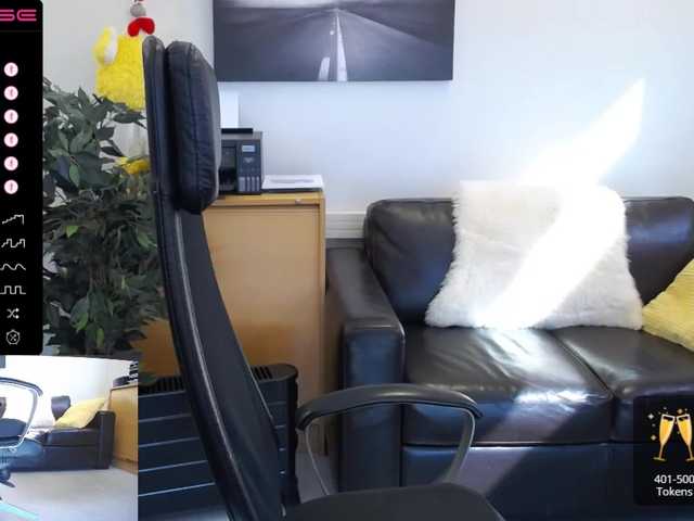 Fotografie KristinaKesh At the office! Lovense Ferri and LUSH ON! Privats welcome!!! Lovense reacting from 3 tok. 99 tok single tip before privat.