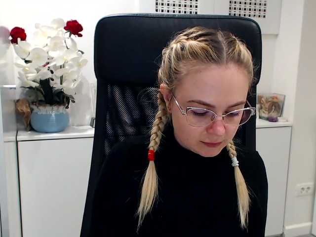 Fotografie LexyTyler Lush on! Broadcasting from my boss office :) so shhhhh #blonde #lushon #shh #onlyfullprivateson #makemecum #glasses