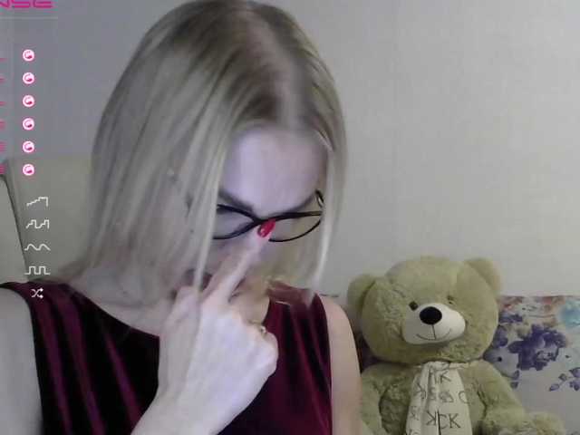 Fotografie Lisa1225 Hello everyone!) Subscription 30 current. Camera 30 current. Lichka 30 tok. Dressing rooms by agreement. The rest is group and private. I don’t go as a spy! Guys, I want your activity! Then I will play pranks!)
