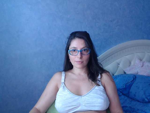 Fotografie LisaSweet23 hi boys welcome to my room to chat and for hot body to see naked in private))