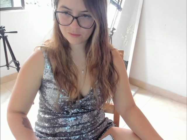 Fotografie littleDanni This little naughty girl, wants to explode in squirt and my favorite tips 33, 73, 103, 333 For this month all my videos are on sale for only 20 tokens, enjoy touching yourself with me. bounce ass @remain #cutegirl #young #ass #sexy