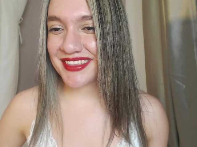 Fotografie Luciadallas Red lips, flames and pleasure, i'll be yours, be a gentleman, play with my toys, make vibrate my pussysquirt special show!! @Anal,#teen 22 years old #naughty #with every goal, tease!