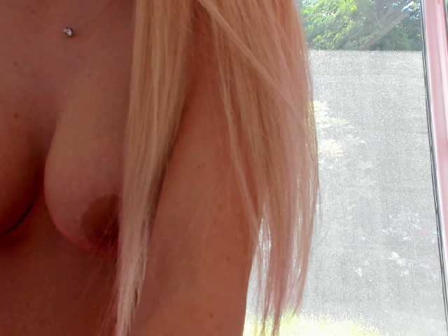 Fotografie lucydevlin Hey guys. #new girl #lush #teen #young #bigtits #ass #squirt #pvt #anal #c2c