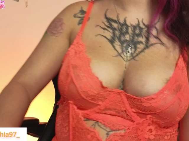 Fotografie lydhia97 @total @sofar @remain Welcome my room♥My fav tip 66♥HAPPY NEW YEAR!! we provide for another year together♥DONT FORGET FOLLOW MY IG @LYDHIA97_♥ ♥lovense on♥Goal: ♥♥CONTROL DOMI 5 MIN LAST TIPPER♥♥