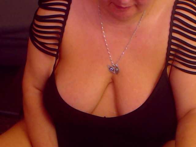 Fotografie MadameLeona My deepest weakness is wetness #Lush...#mature #bigboobs #bigass #lush #bbw .. i will show for nice tips !50for tits, 80pussy, 25 feet, 30belly ,45ass, 10 pm,,400naked&play&squirt,c2c 5 mins 40tips,