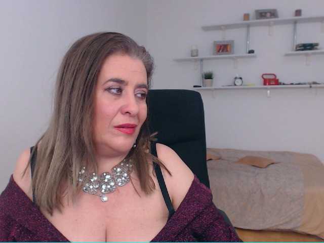 Fotografie MarissaSerano Hi guys, here are the most gorgeous natural huge breasts waiting for you 50 tokens