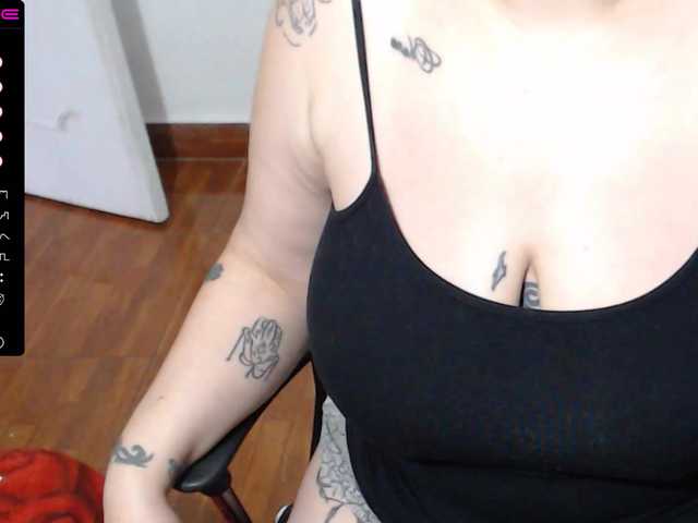 Fotografie Mary-wet ♥ hi guys welcome.. we play ♥flash pussy 70 tks♥ flash open ass 90tks ♥ ask me for more ♥ #bigtits #milf #latina #colombia #squirt