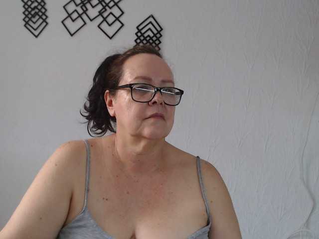 Fotografie maturekarime Mature woman hairy and bbw,: tits 30, pussy 35, ass 25, all naked 100, masturbate and cum 120