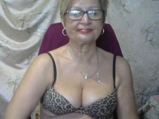 Fotografie MatureLissa Who wants to see mature pussy ? pls for @total English and German