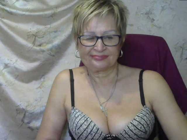 Fotografie MatureLissa Who wants to see mature pussy ? pls for @total English and German