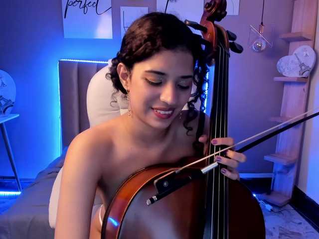 Fotografie MiaCollinns FANBOOST = FINGERING ♥Hi guys I play my cello today, Try to take my concentration with your vibration Remember follow me on my social media.