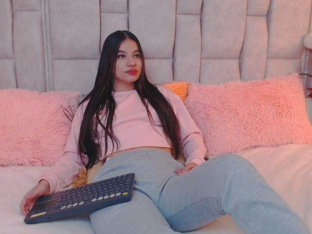 Fotografie MiaDunof1 hi guys i want you to vibrate me .im addicted to feeling , pink toy ready mmm lets fuck me